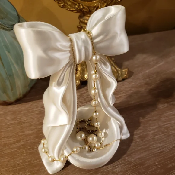 NEW! Gorgeous Draping Bow Jewelry Keepsake Trinket Holder (Pearl White) - Picture 3 of 7